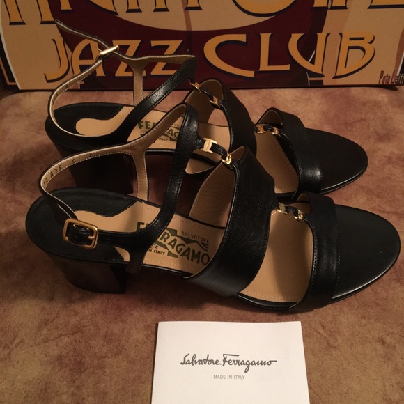 🍁ON SALE🍂SALVATORE FERRAGAMO NWOT AUTHENTIC SOFT BLK LEATHER & GOLD LOGO SANDALS - Picture 6 of 8